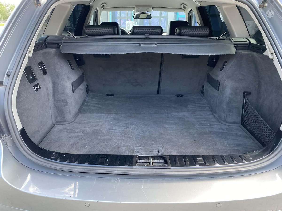 BMW 320 2009 — photo 16