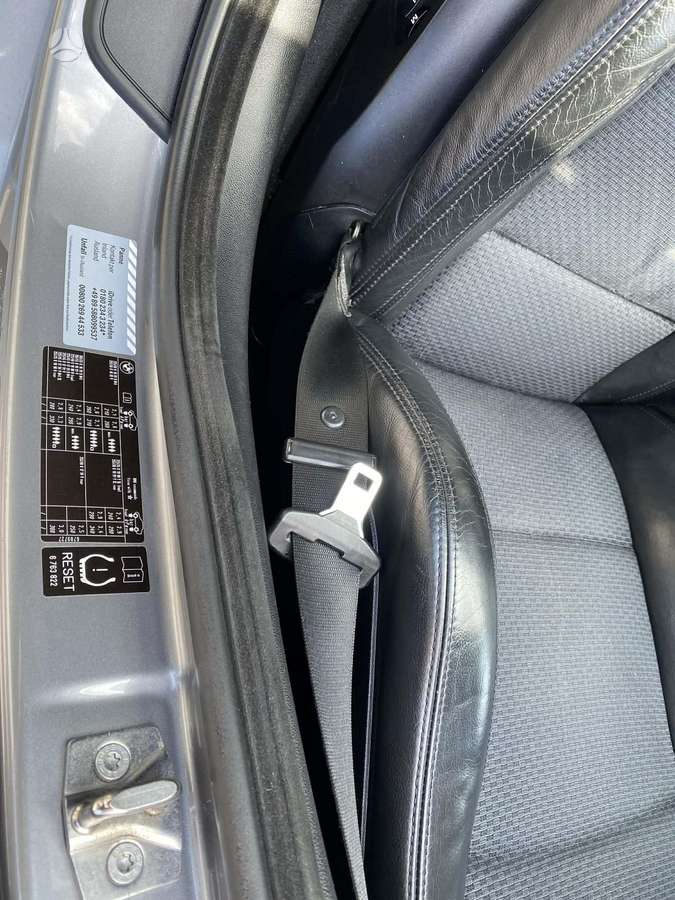 BMW 320 2009 — photo 22