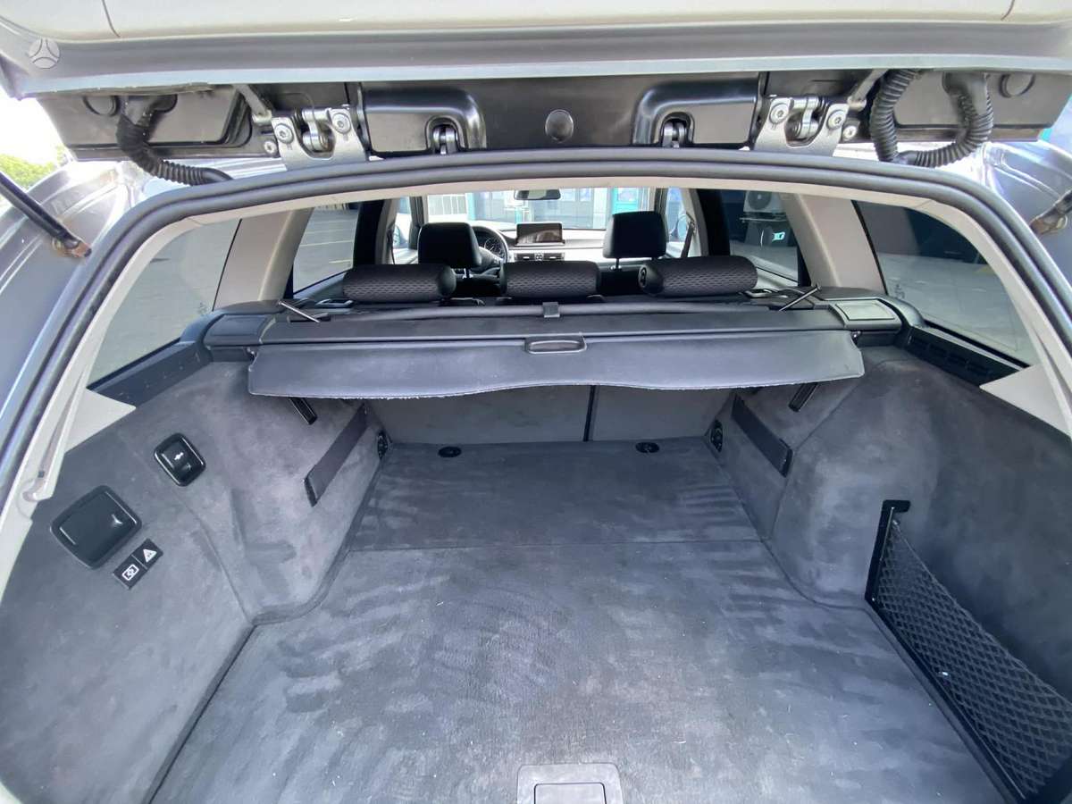 BMW 320 2009 — photo 23