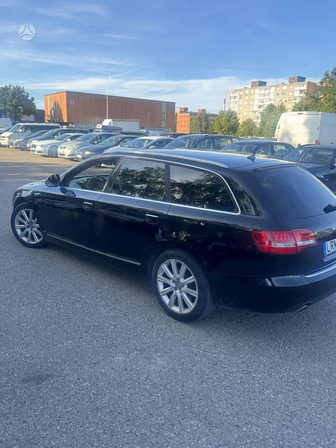 Audi A6 2010 — вигляд ззаду
