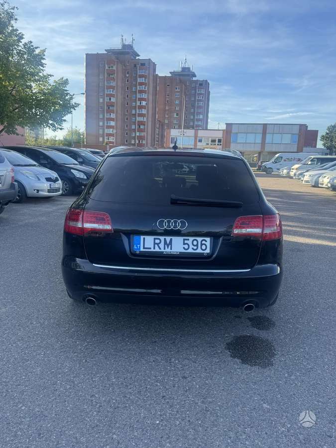 Audi A6 2010 — салон