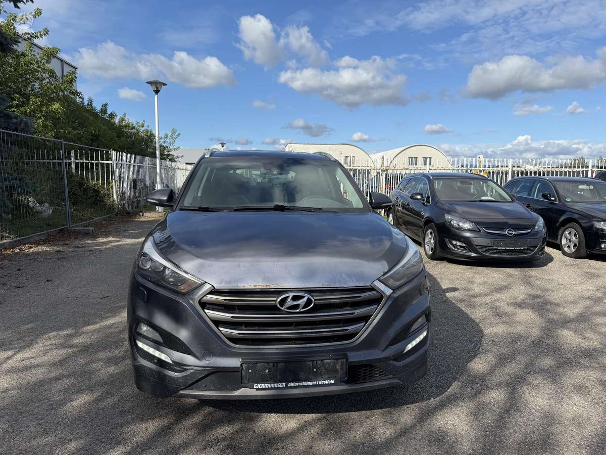Hyundai Tucson 2015 — rear view