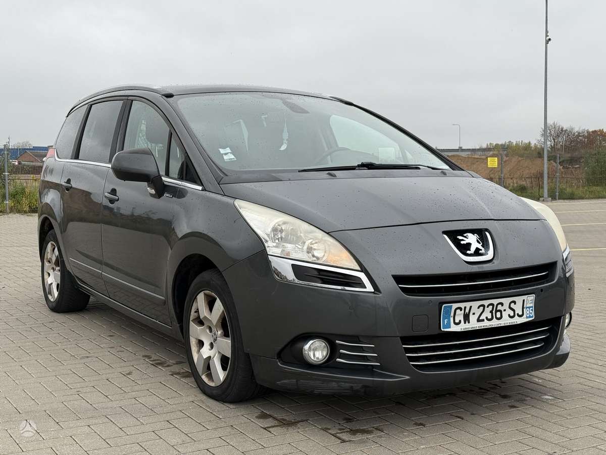 Peugeot 5008 2012 — вигляд ззаду