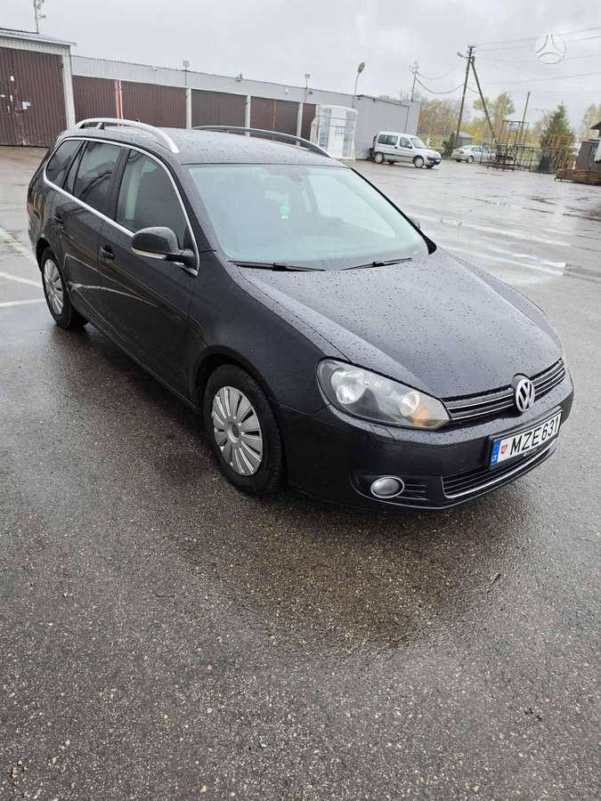 Volkswagen Golf 2011 — interior