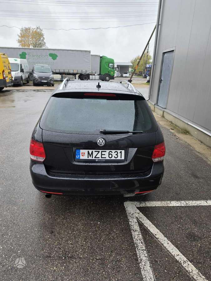 Volkswagen Golf 2011 — engine 1598 cm³, 105 HP (77kW)