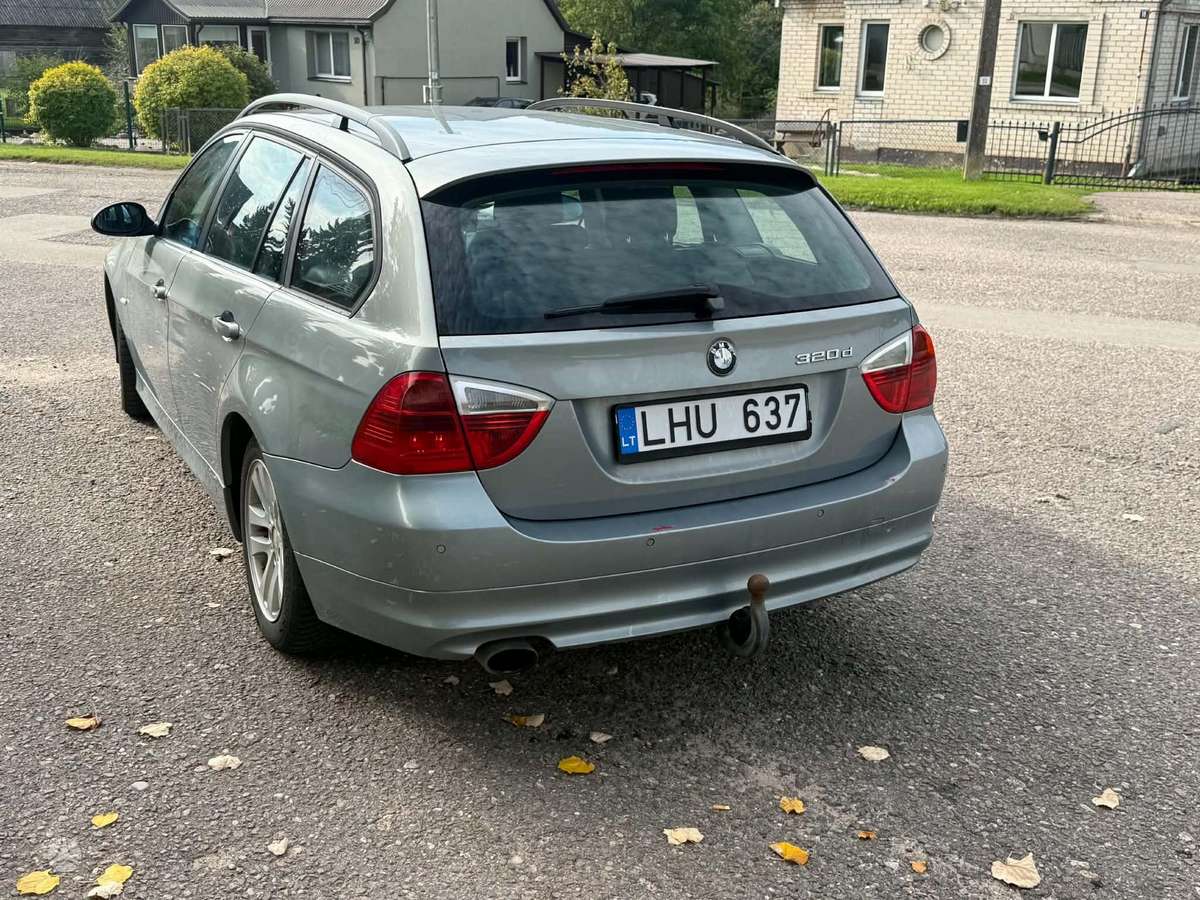 BMW 320 2008 — photo 12