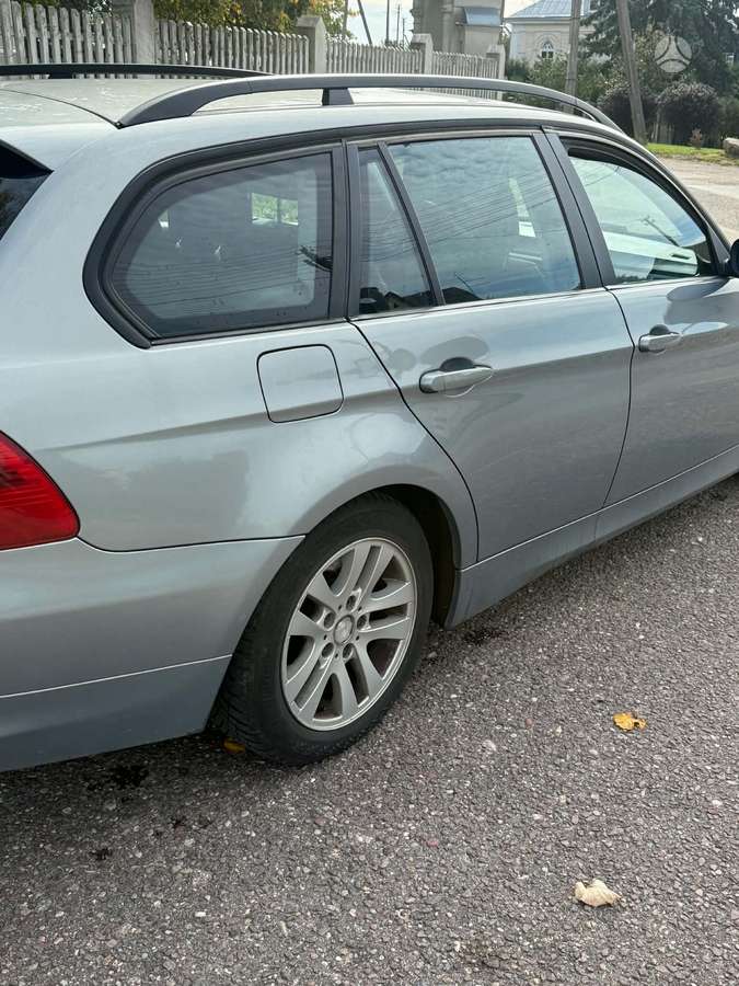 BMW 320 2008 — rear view