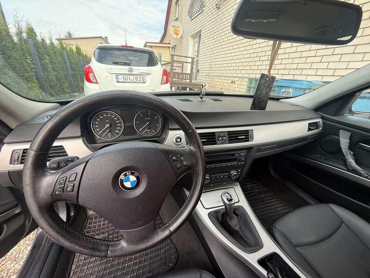BMW 320 2008 — photo 9
