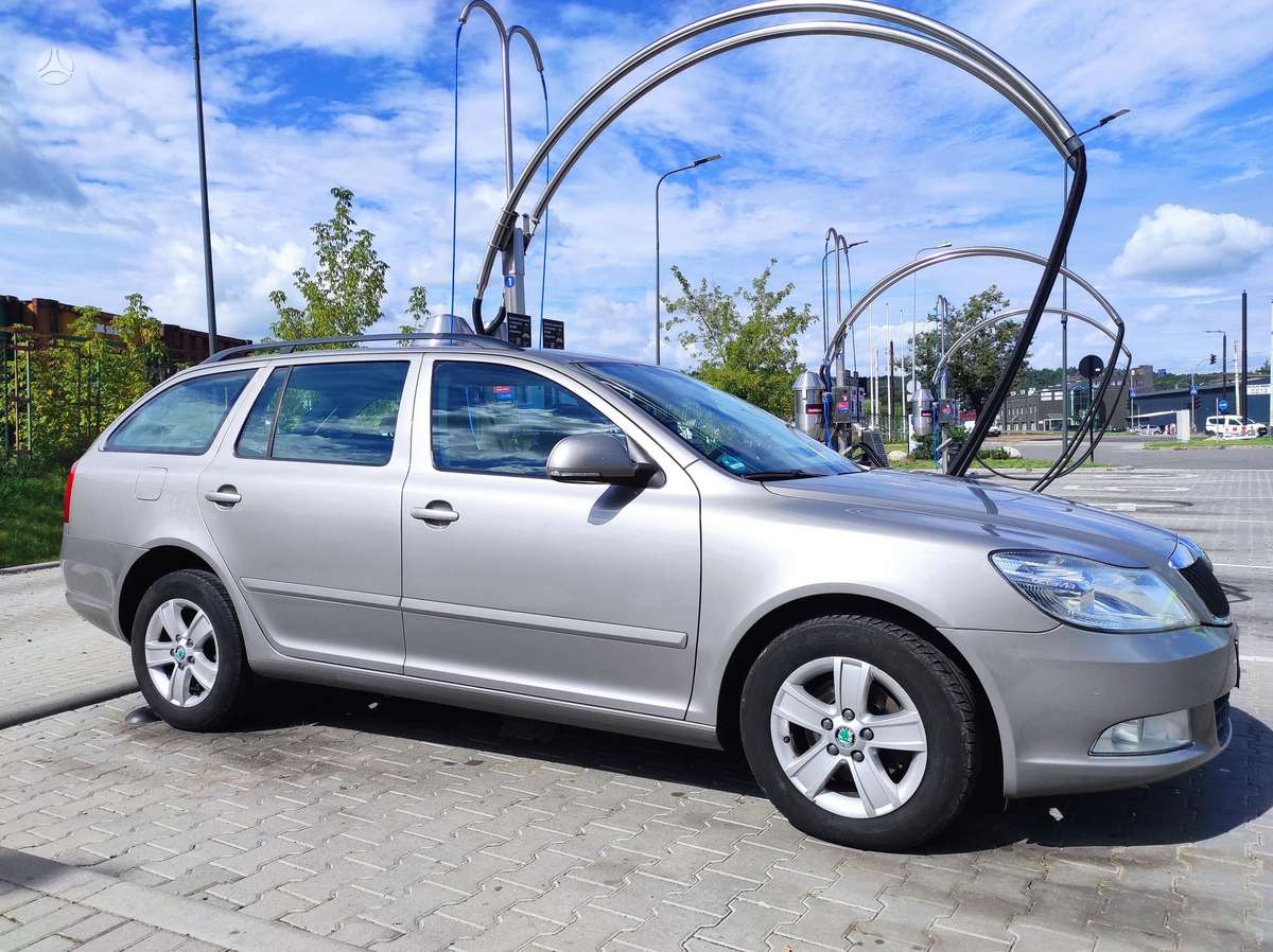 Skoda Octavia 2011 — interior
