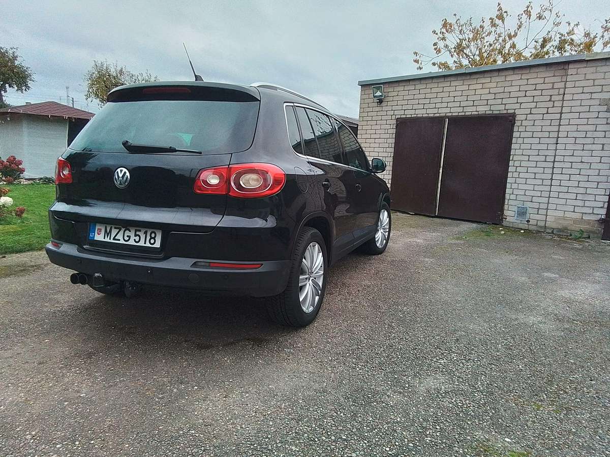 Volkswagen Tiguan 2008 — rear view