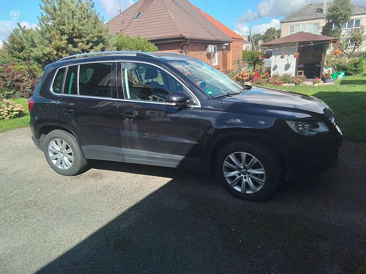 Volkswagen Tiguan 2008 — rear view