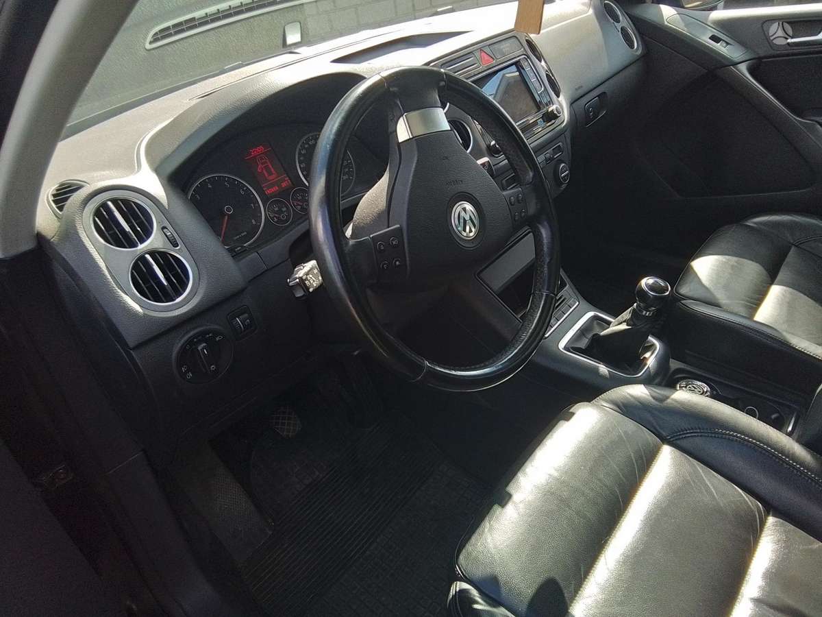 Volkswagen Tiguan 2008 — engine 1984 cm³, 200 HP (147kW)
