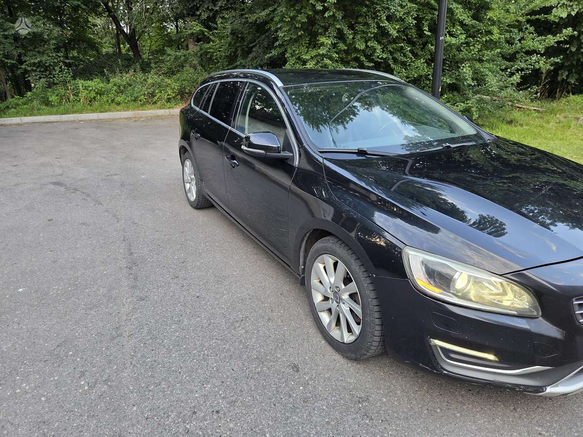 Volvo V60 2014 — двигун 1999 cm³, 181 HP (133kW)