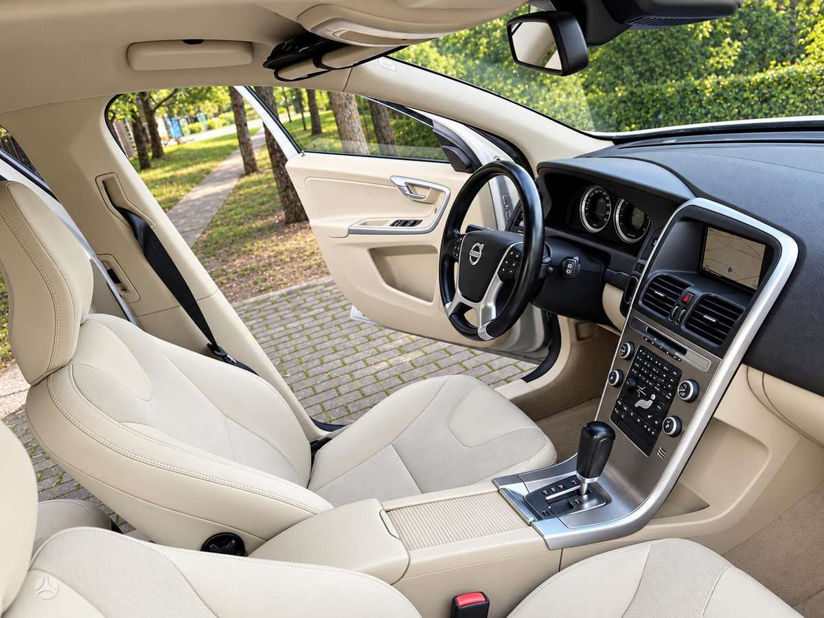 Volvo XC60 2010 — фото 21