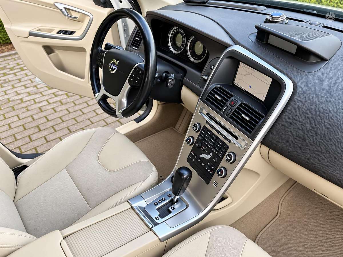 Volvo XC60 2010 — фото 22