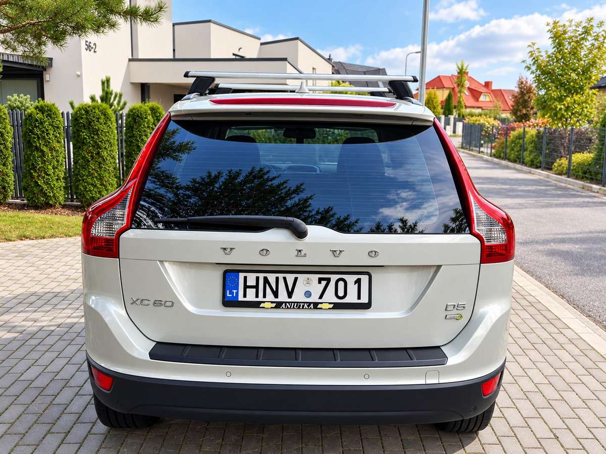 Volvo XC60 2010 — двигун 2000 cm³, 163 HP (120kW)