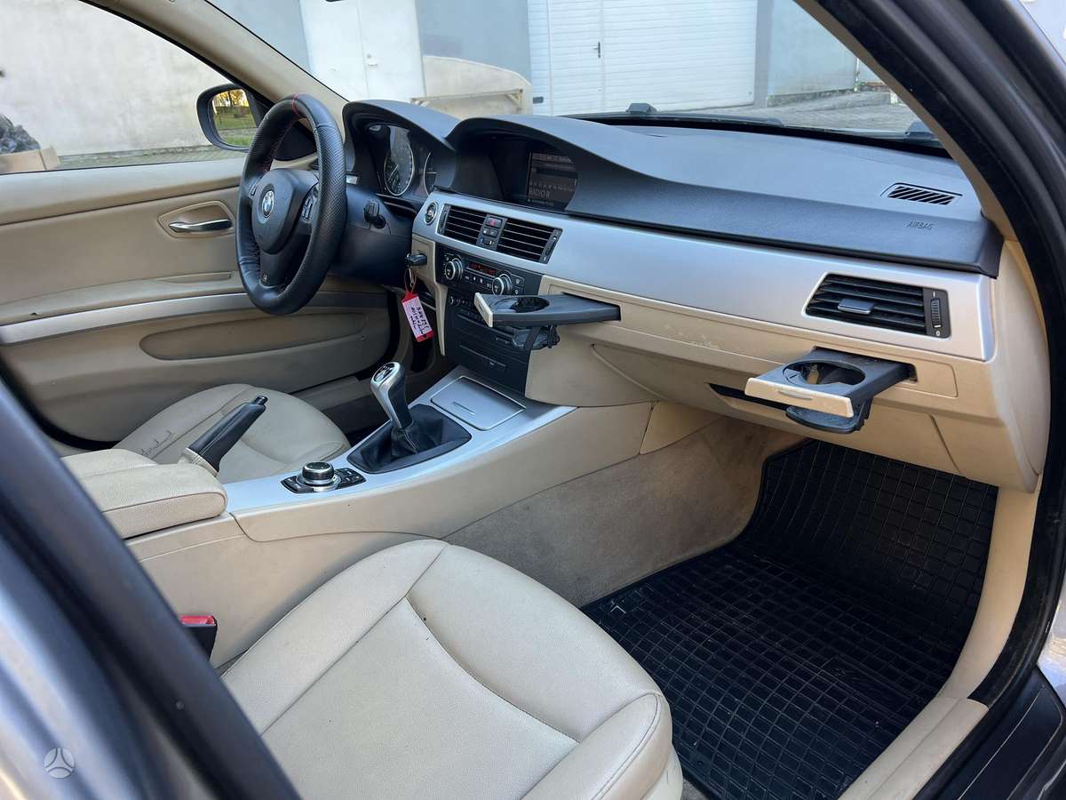 BMW 320 2009 — photo 7