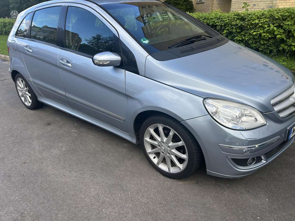 Mercedes-Benz B200 2006 — interior