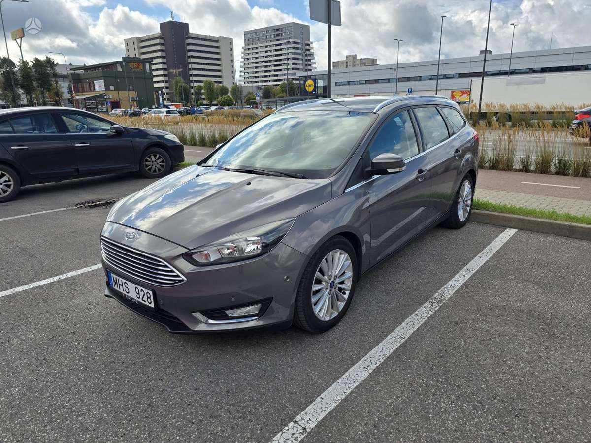 Ford Focus 2015 — rear view