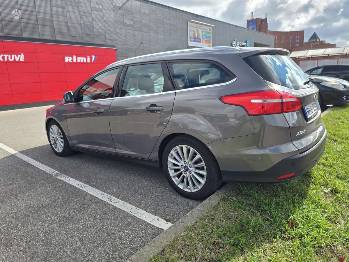 Ford Focus 2015 — interior