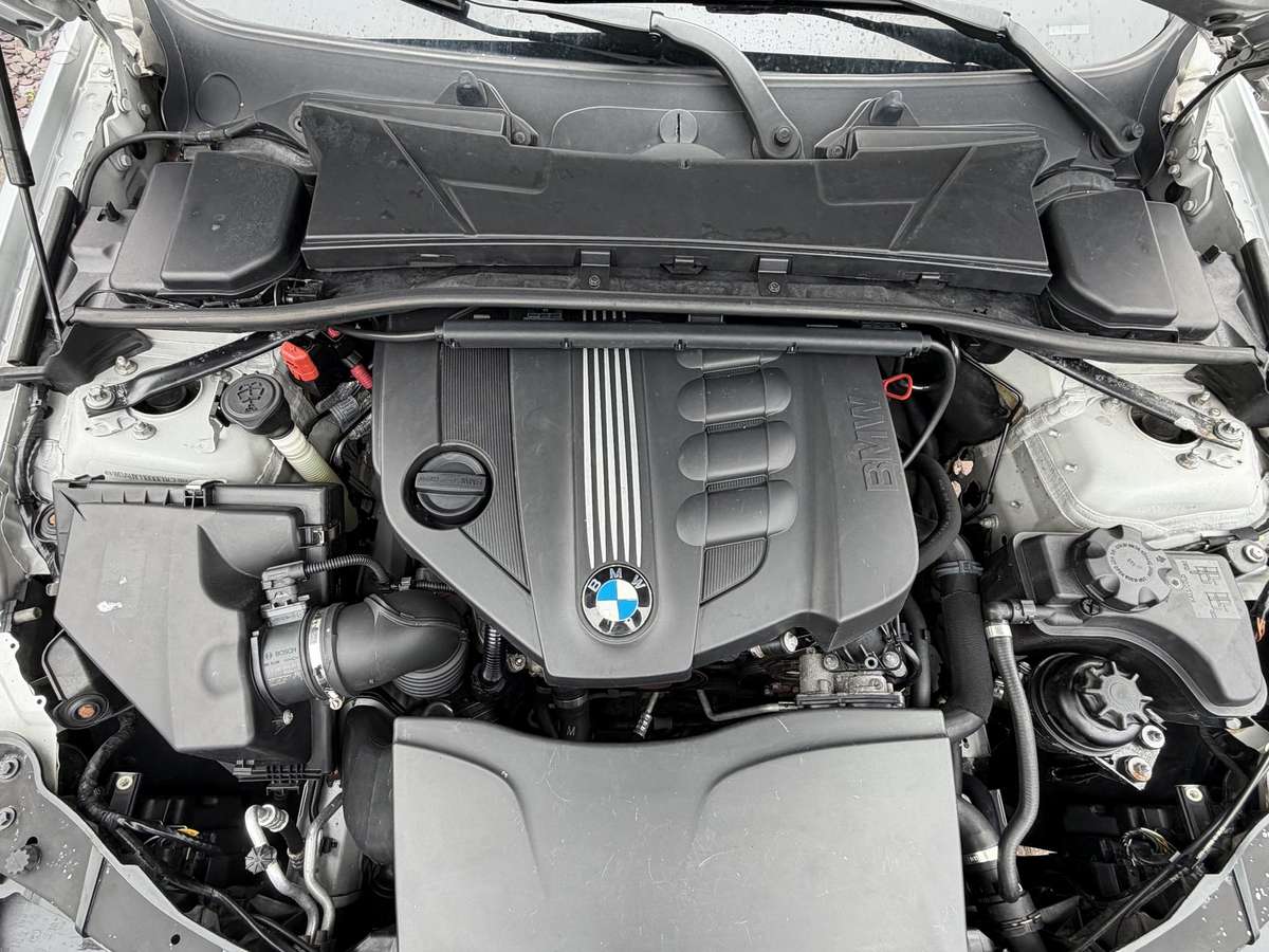 BMW 320 2012 — photo 10