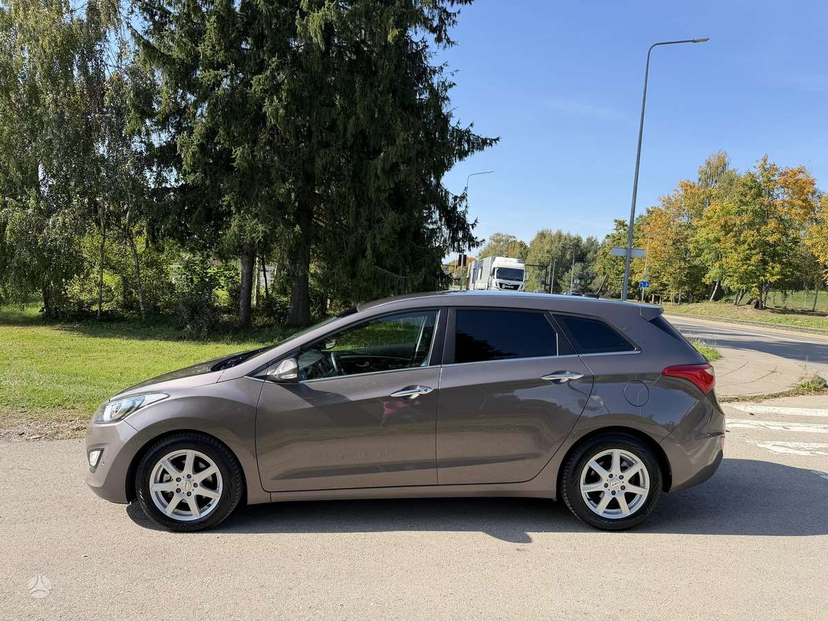 Hyundai i30 2012 — салон