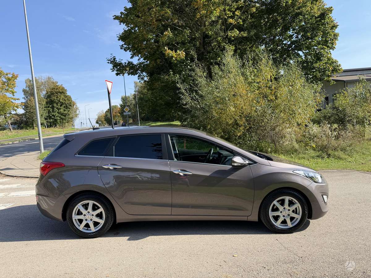 Hyundai i30 2012 — двигун 1582 cm³, 128 HP (94kW)