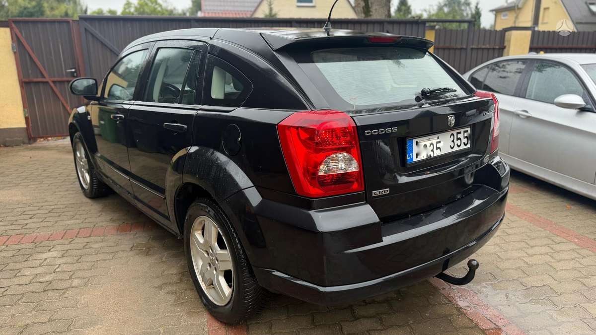 Dodge Caliber 2010 — вигляд ззаду