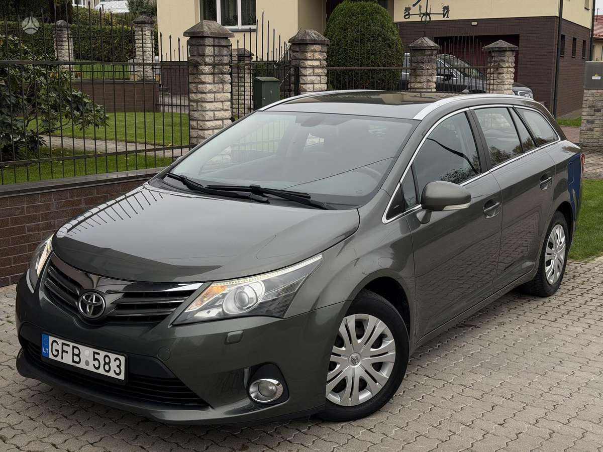 Toyota Avensis 2012 — photo 11