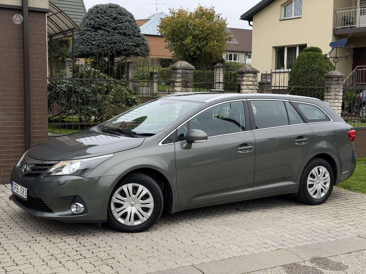 Toyota Avensis 2012 — photo 13