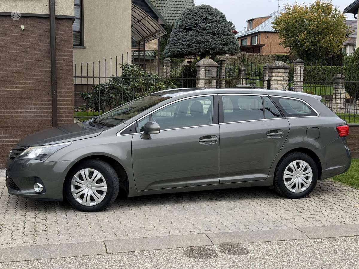 Toyota Avensis 2012 — photo 14