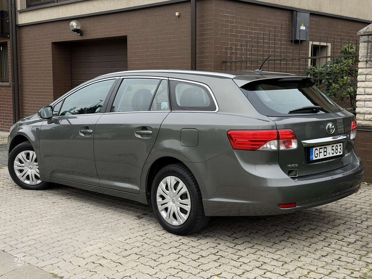 Toyota Avensis 2012 — photo 15