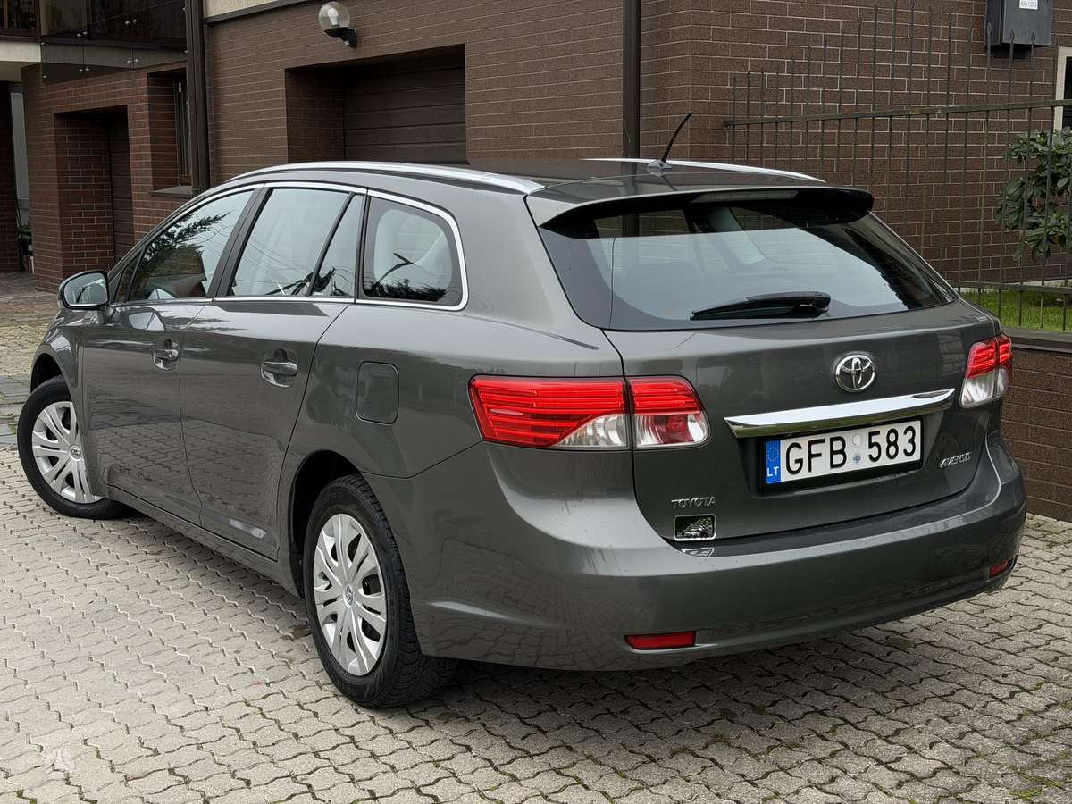 Toyota Avensis 2012 — photo 16