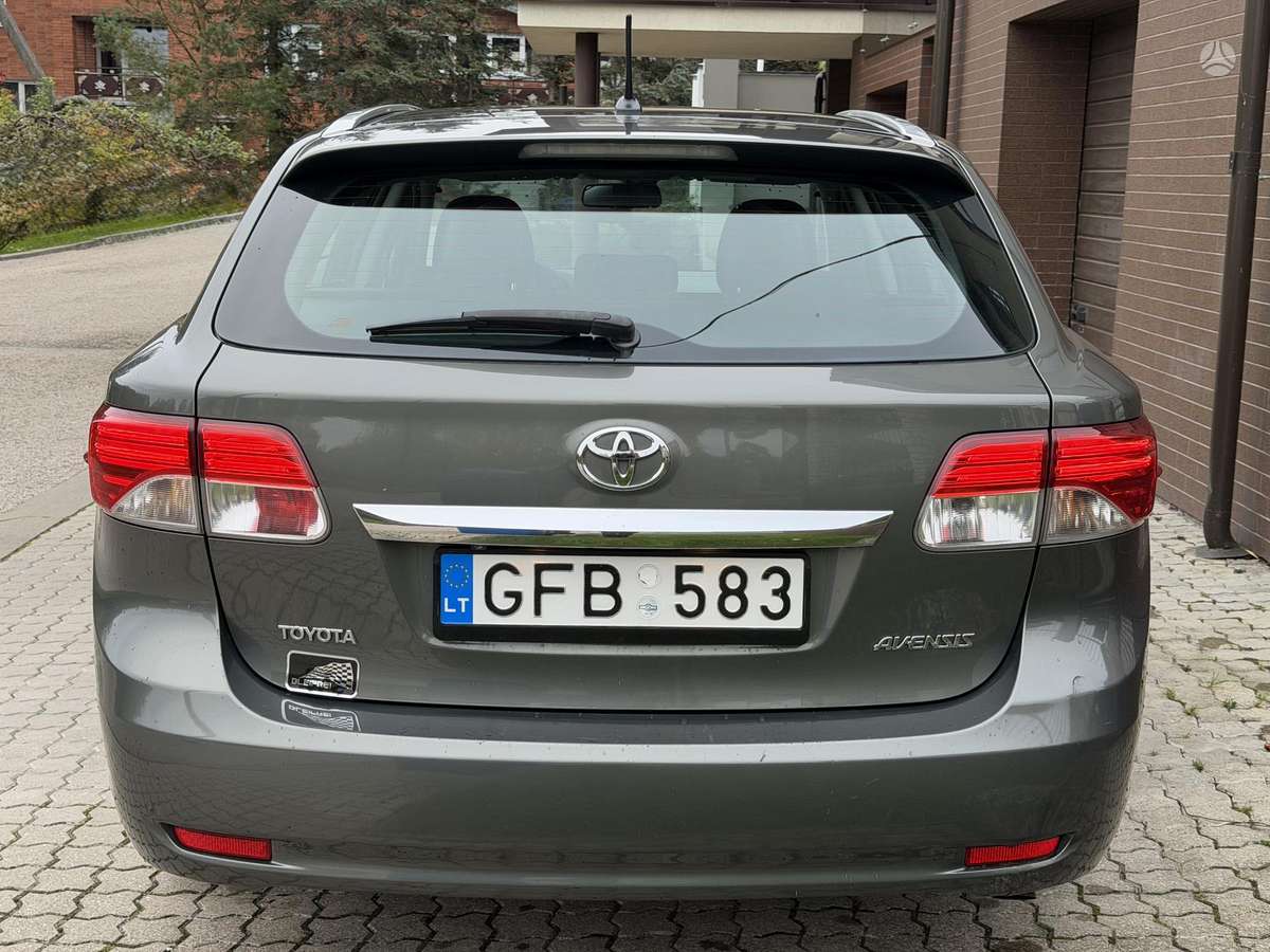 Toyota Avensis 2012 — photo 17