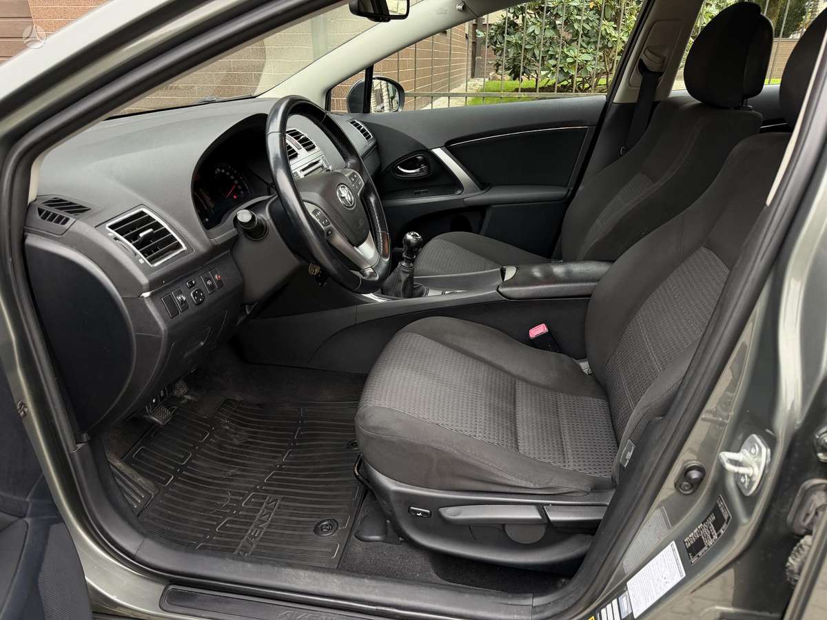 Toyota Avensis 2012 — photo 19