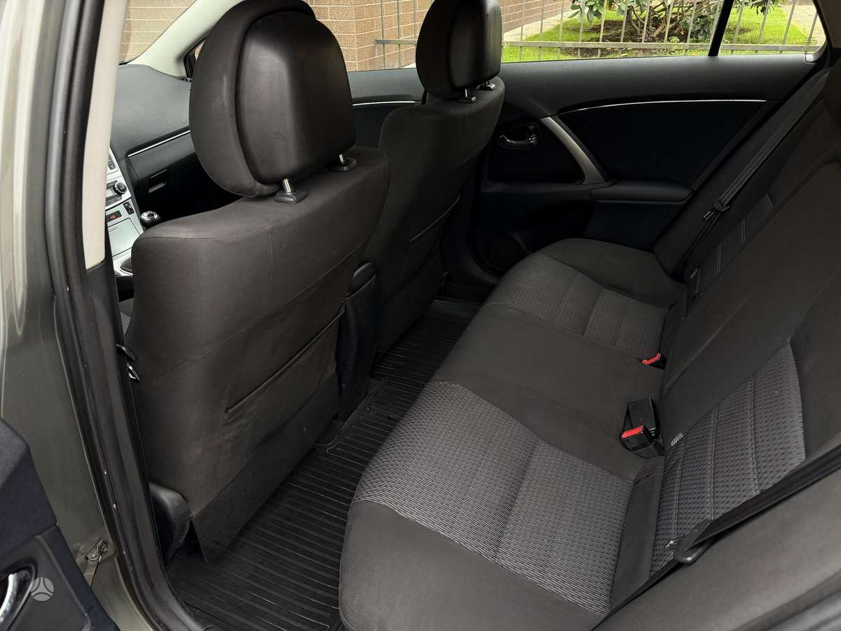 Toyota Avensis 2012 — photo 20