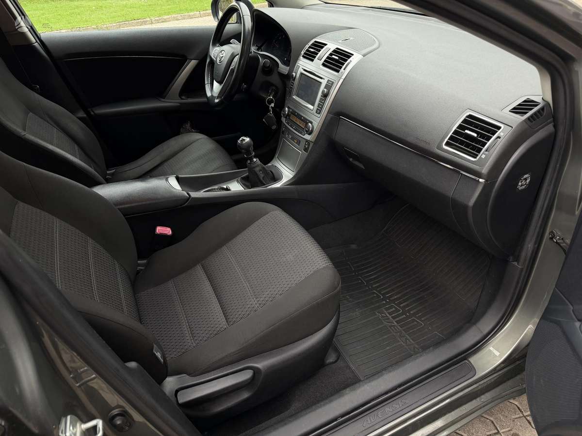 Toyota Avensis 2012 — photo 22