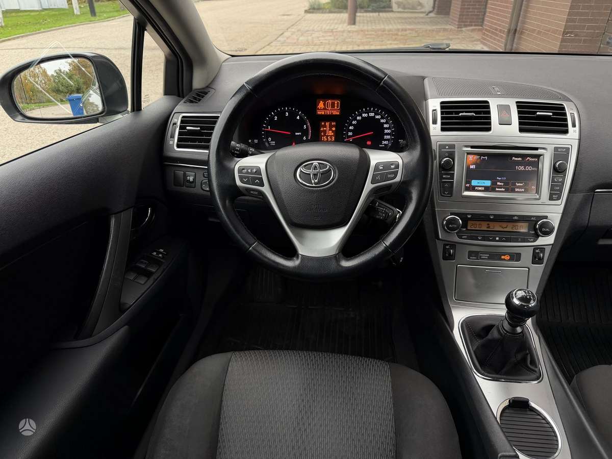 Toyota Avensis 2012 — photo 23