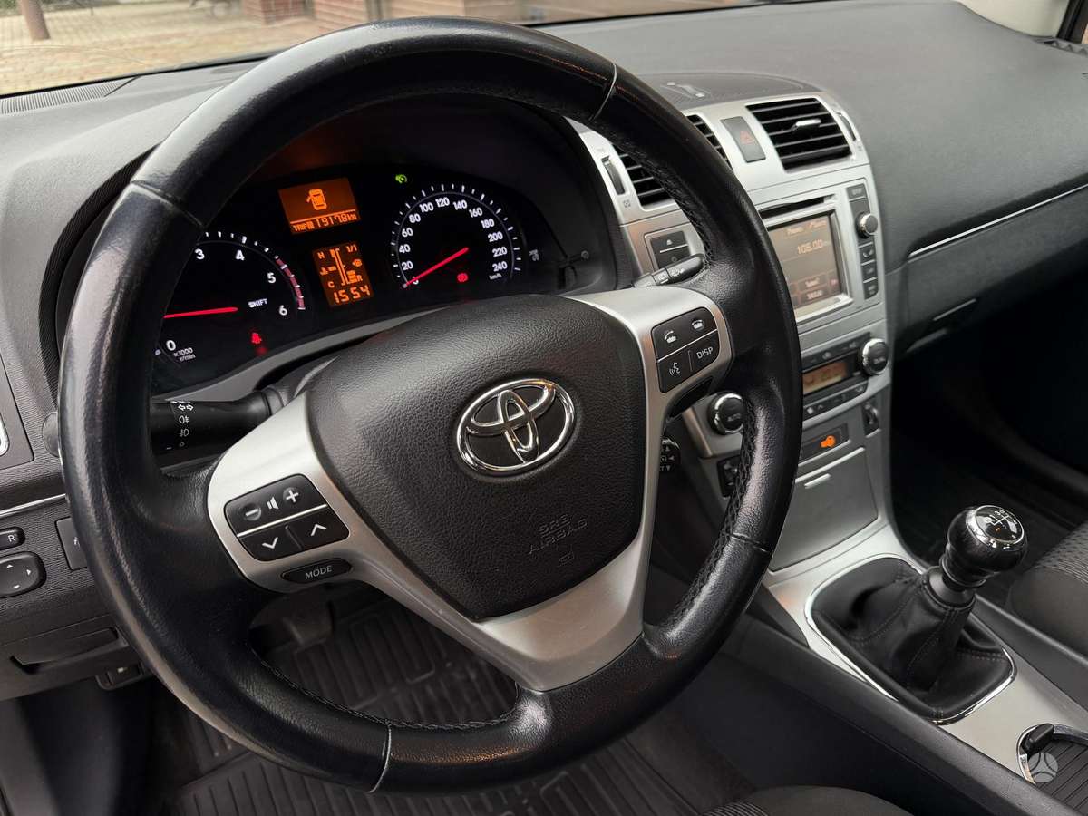 Toyota Avensis 2012 — photo 26