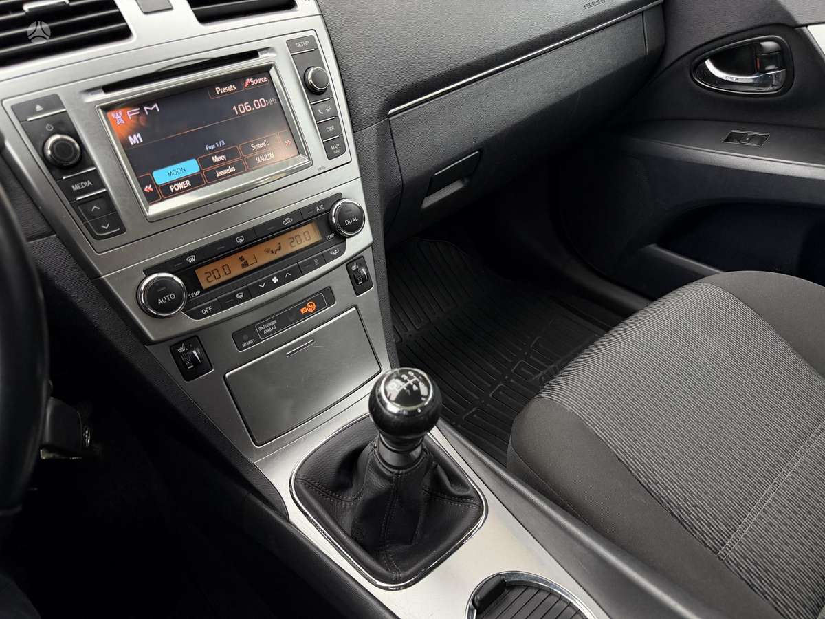 Toyota Avensis 2012 — photo 29
