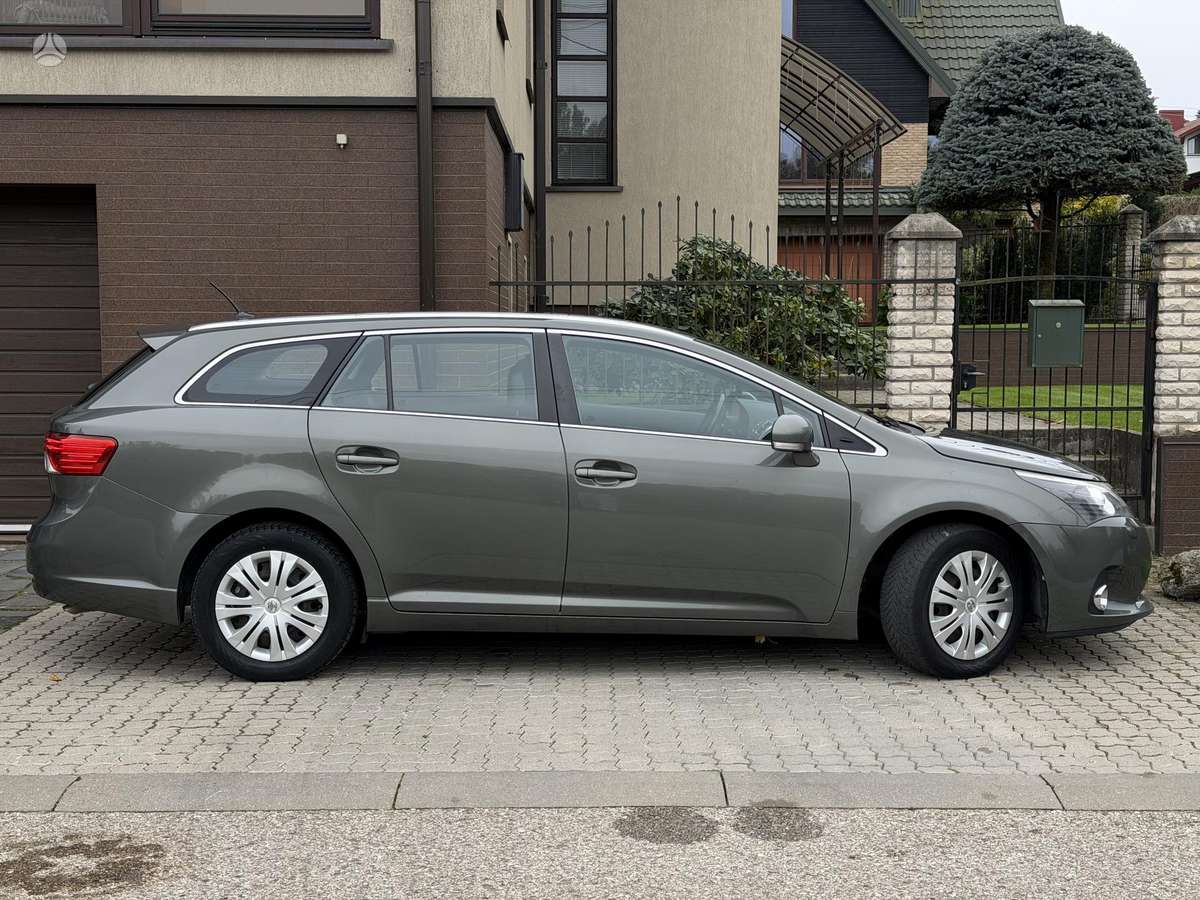 Toyota Avensis 2012 — engine 1998 cm³, 124 HP (91kW)