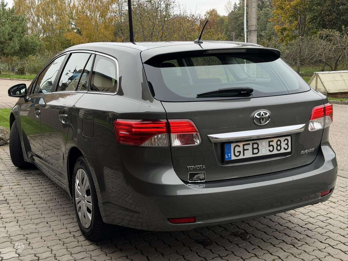 Toyota Avensis 2012 — photo 8