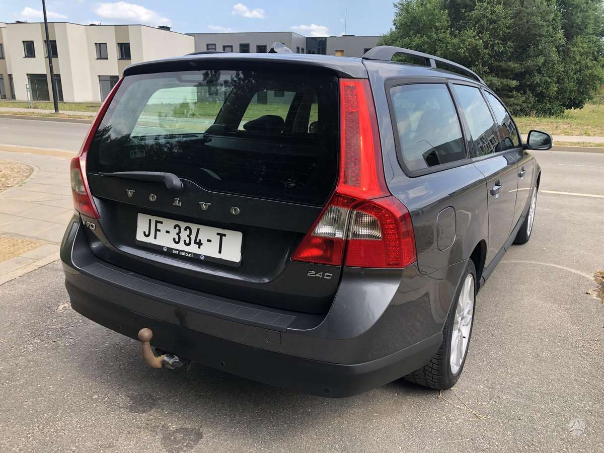 Volvo V70 2009 — photo 11