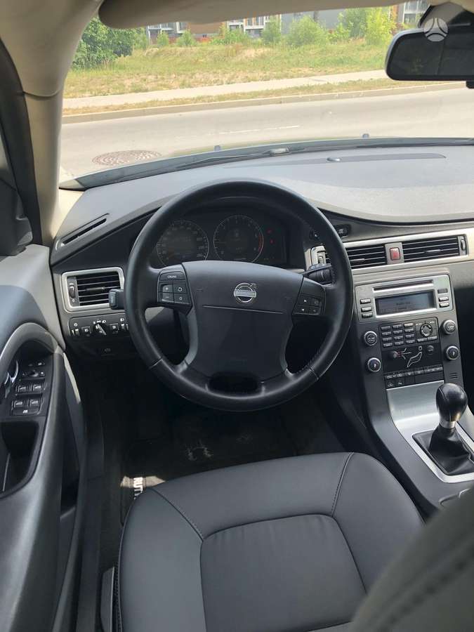 Volvo V70 2009 — photo 18