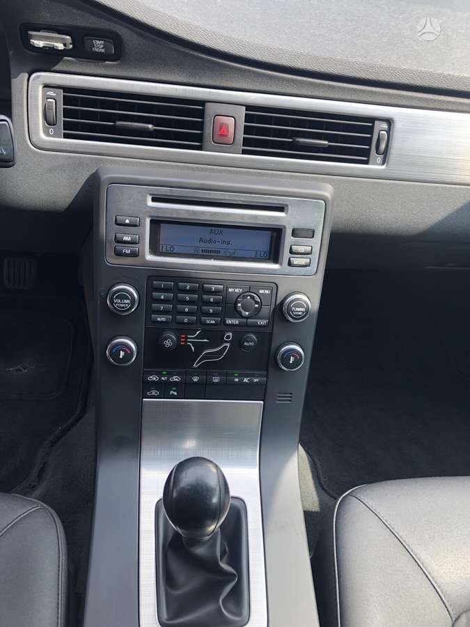 Volvo V70 2009 — photo 20