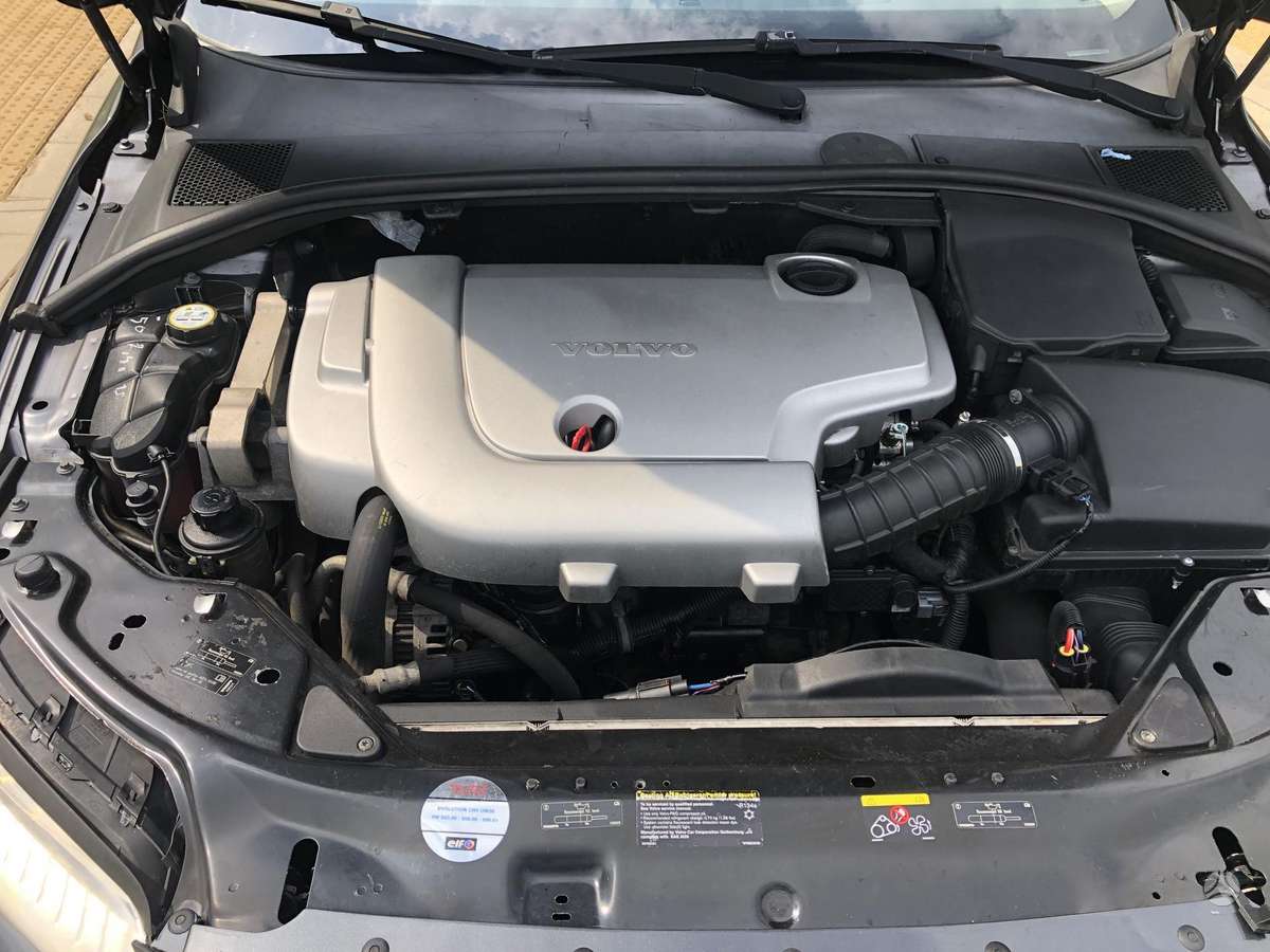 Volvo V70 2009 — photo 24