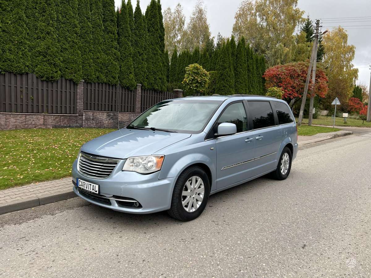 Chrysler Town 2013 — авто для ЗСУ з Європи