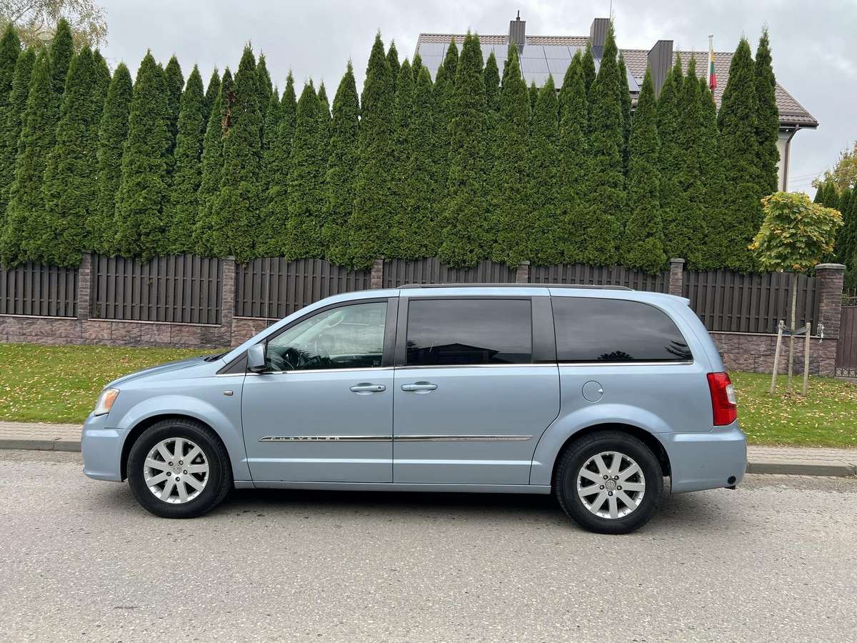Chrysler Town 2013 — вигляд ззаду