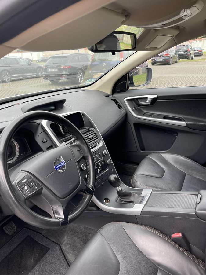 Volvo XC60 2010 — photo 12