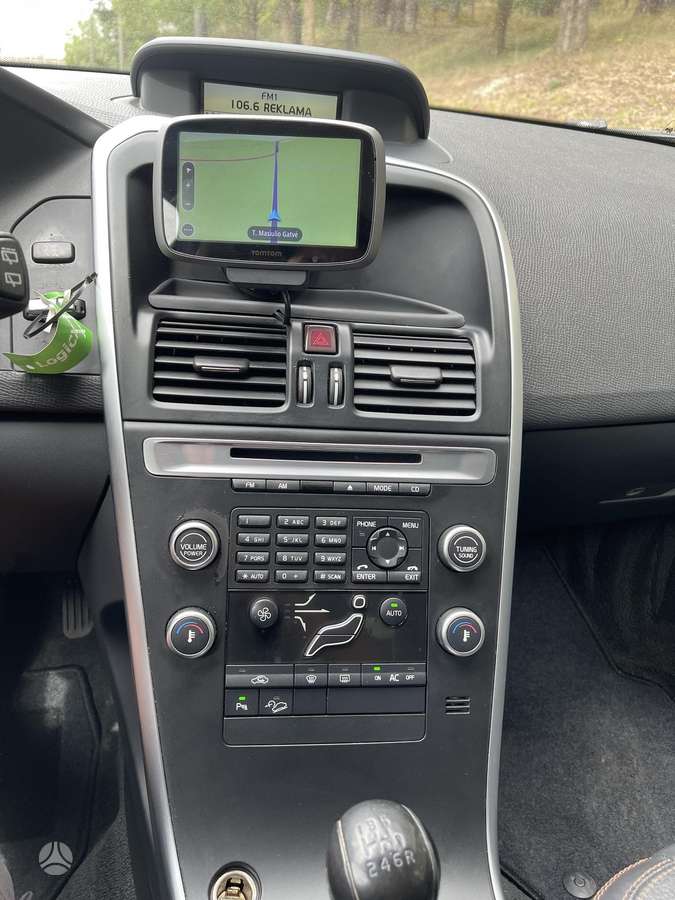 Volvo XC60 2010 — photo 13